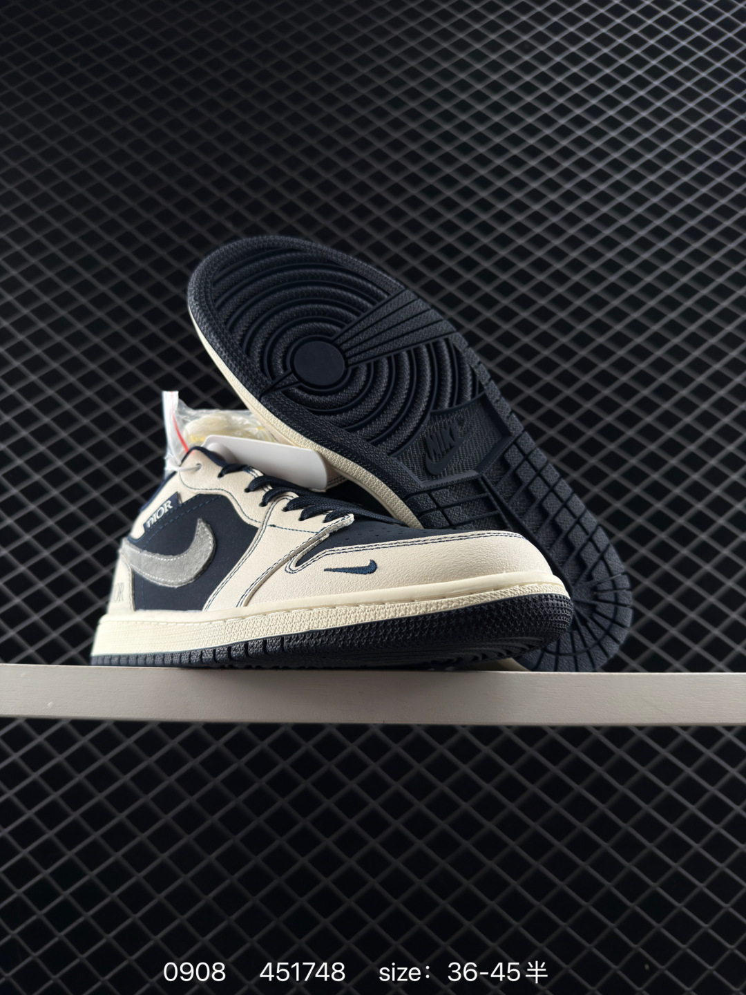 Air Jordan 1 Low supreme